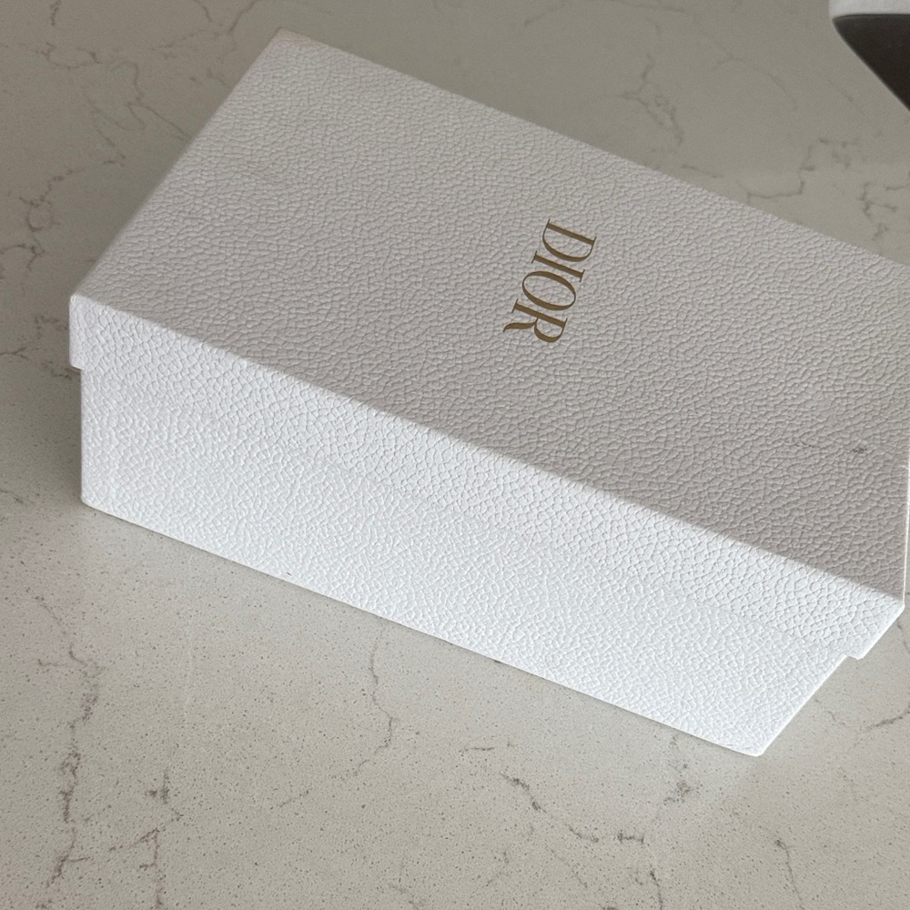 Dior White Textured Shoe Box - Picture 5 of 8